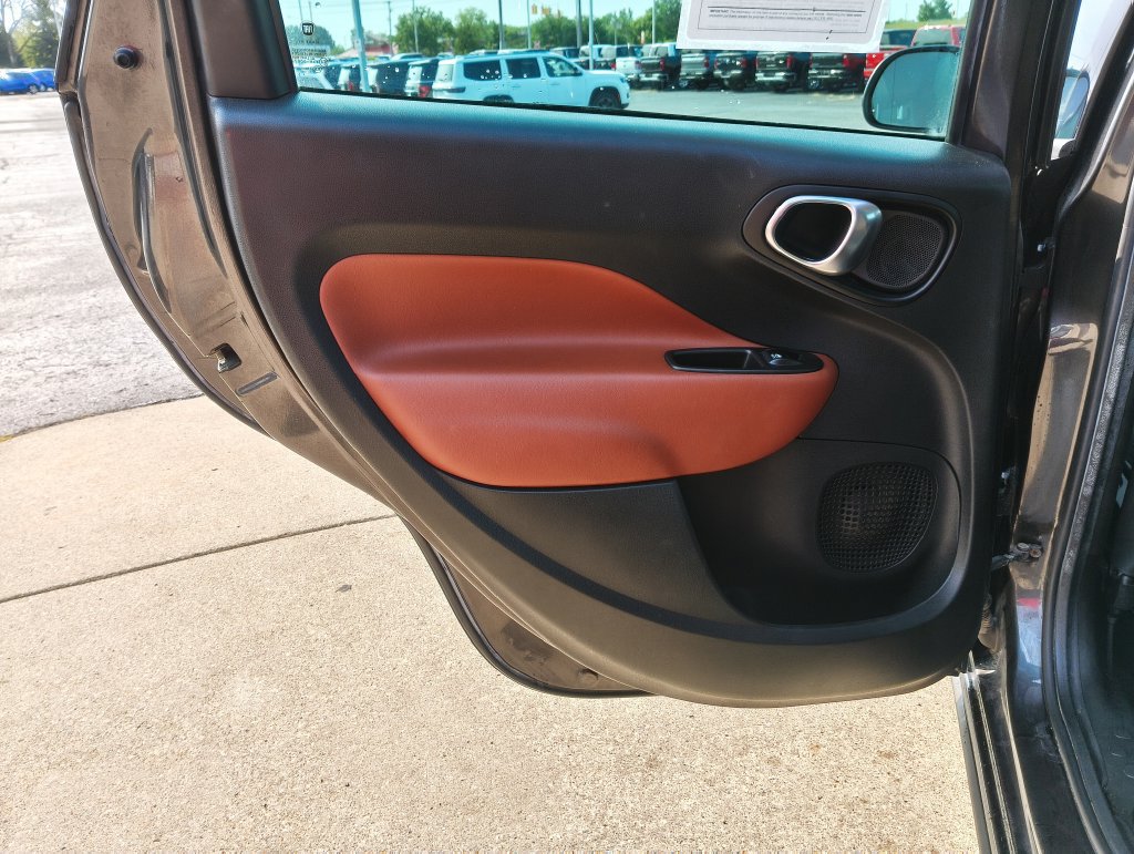 Used 2014 FIAT 500L Trekking w/ Popular Equipment Group FWD image 14