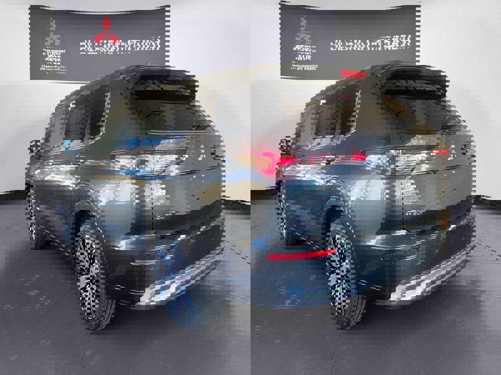 New 2025 Mitsubishi Outlander SE image 3