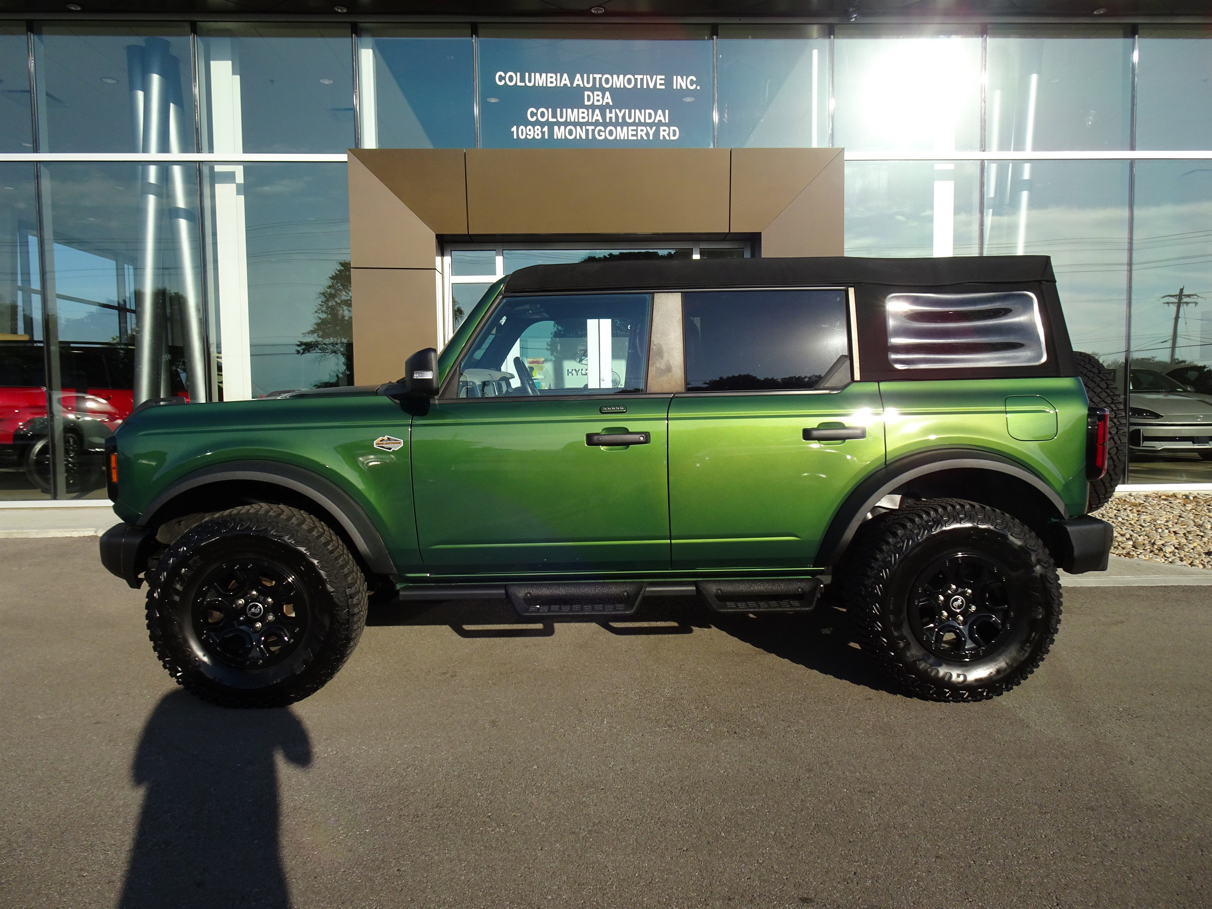 Used 2023 Ford Bronco Wildtrak image 2