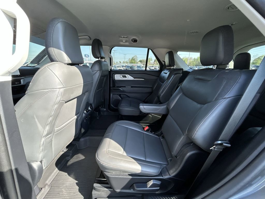 Used 2025 Ford Explorer Active w/ Active Comfort Package image 27