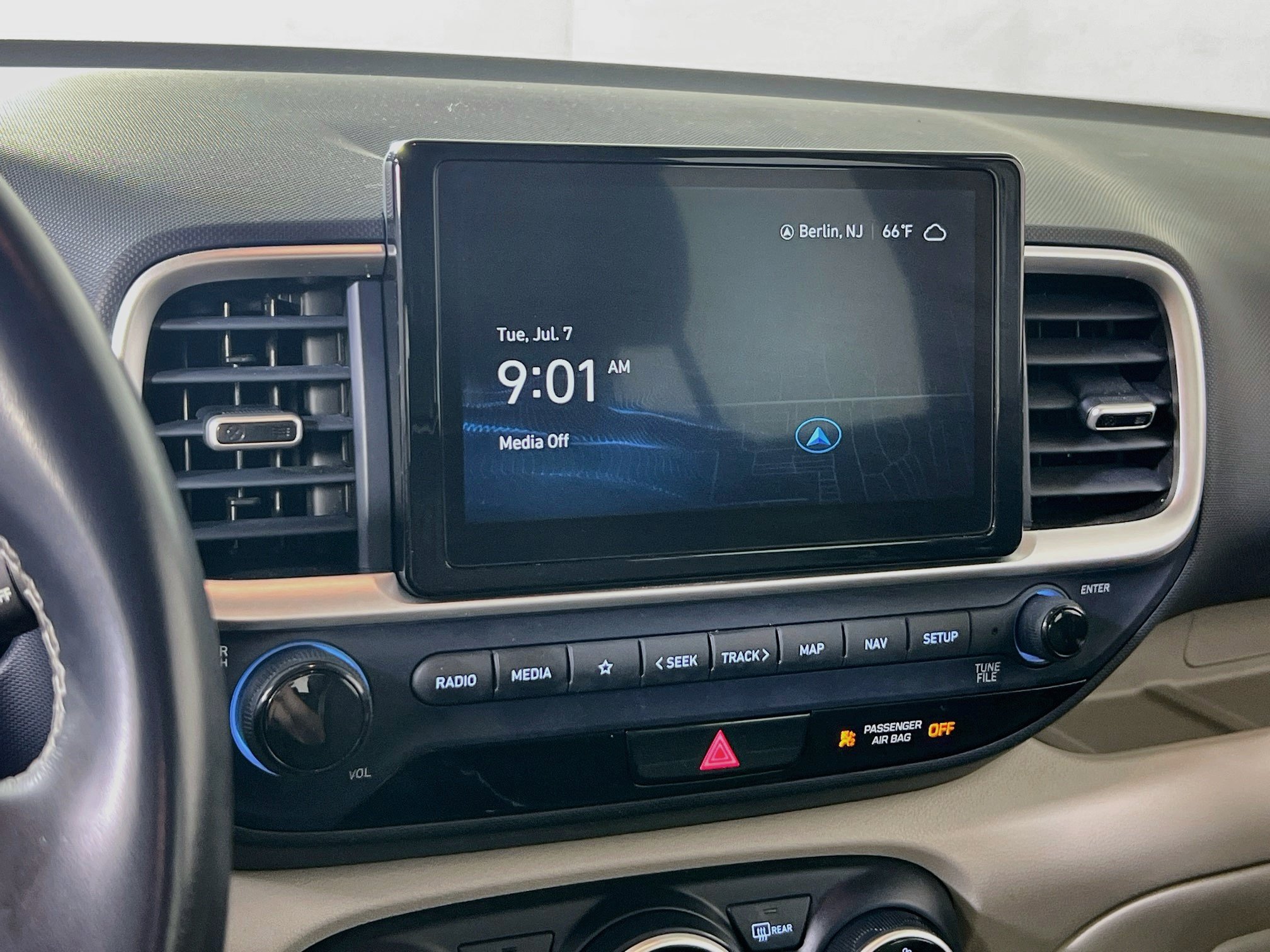 Used 2023 Hyundai Venue Limited FWD image 15