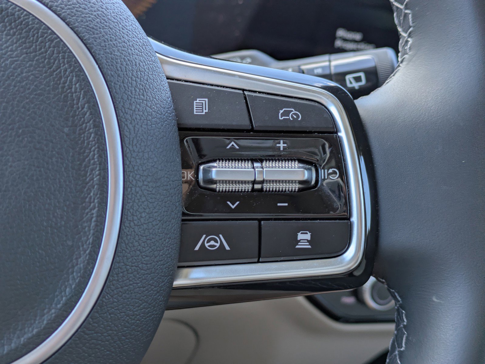Certified 2025 Kia Sorento S w/ Panoramic Sunroof Package FWD image 21