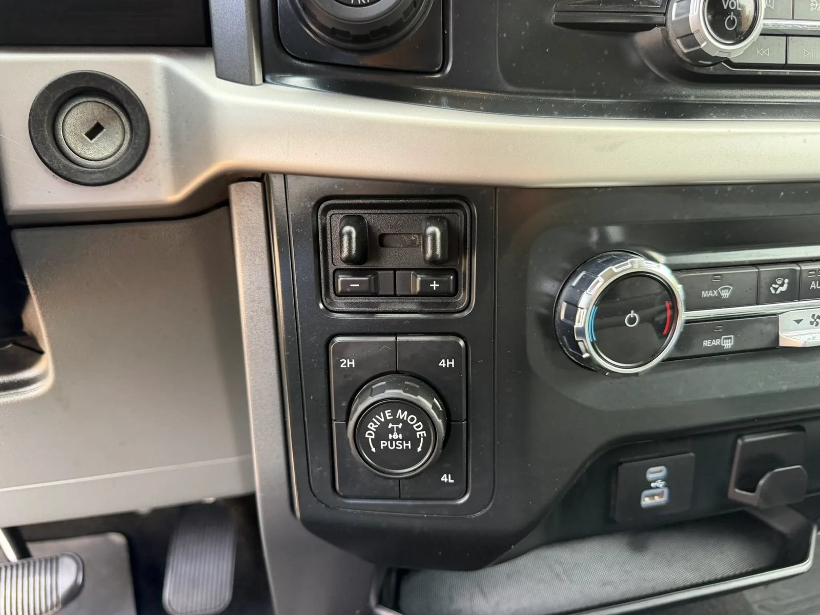 Used 2022 Ford F150 XLT w/ Equipment Group 301A Mid AWD/4WD image 18