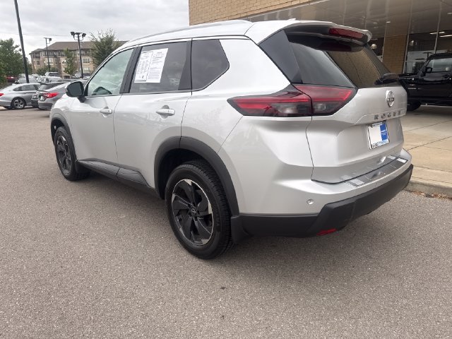 Used 2025 Nissan Rogue SV w/ SV Premium Package FWD image 3