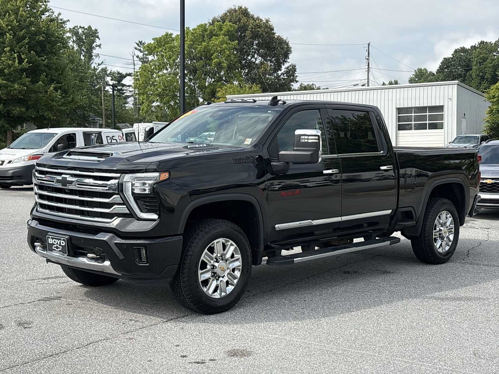 Used 2024 Chevrolet Silverado 2500 High Country w/ LPO, Dark Essentials Package AWD/4WD image 2