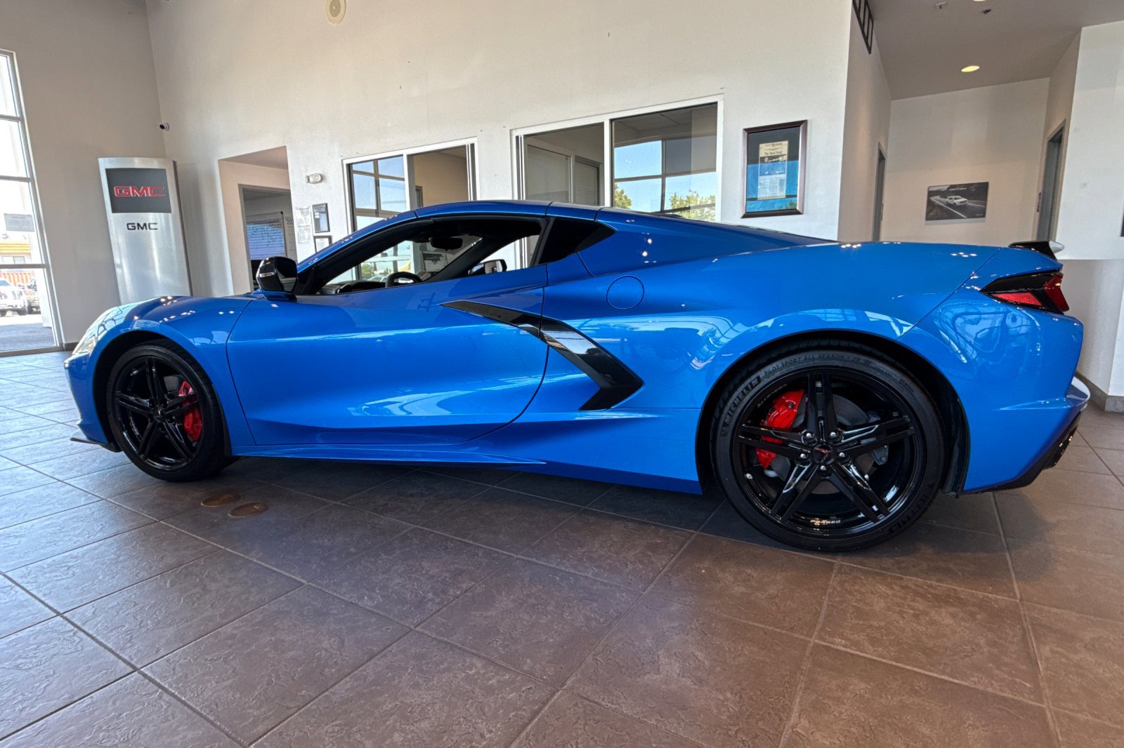 Used 2023 Chevrolet Corvette Stingray Premium Cpe w/ Z51 Performance Package RWD image 8