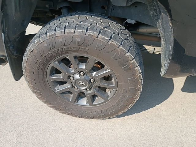 Used 2021 Toyota Tundra SR5 w/ Trail Edition image 15