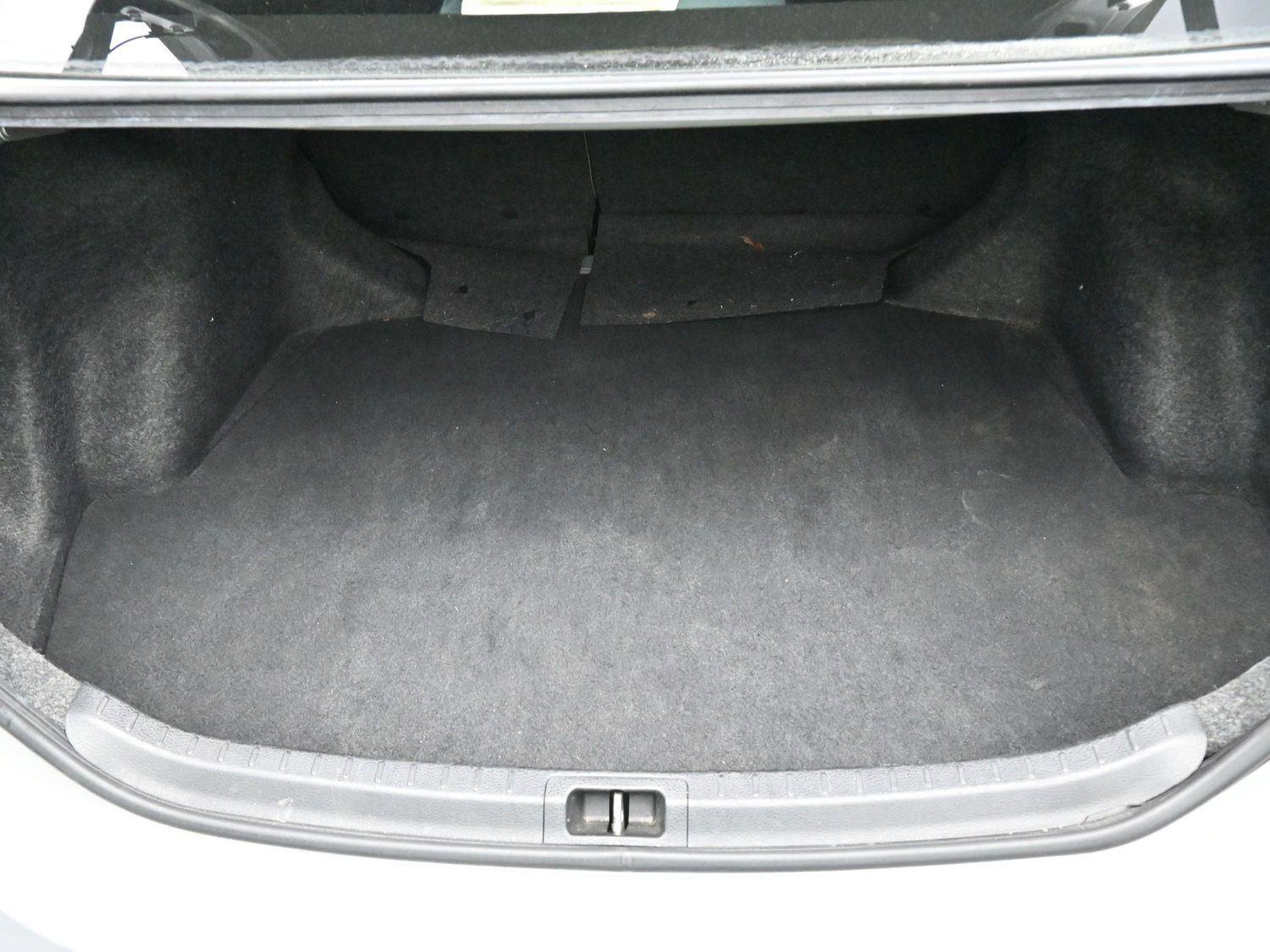 Used 2016 Toyota Corolla LE image 9