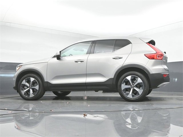 Used 2024 Volvo XC40 B5 Plus w/ Protection Package Premier image 40
