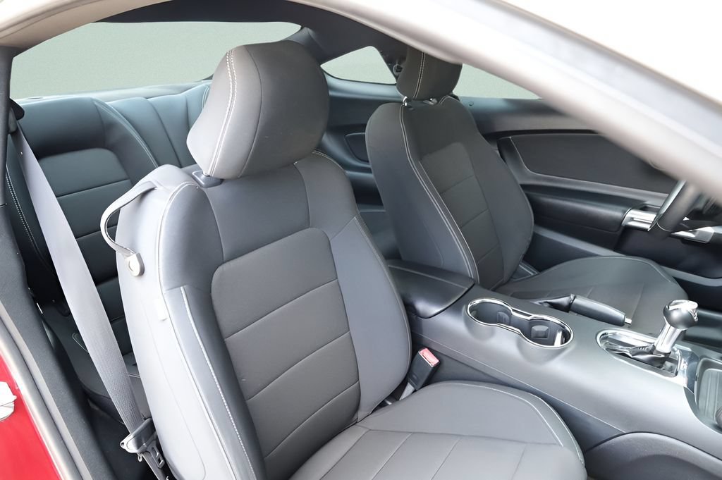 Used 2015 Ford Mustang Coupe RWD image 21