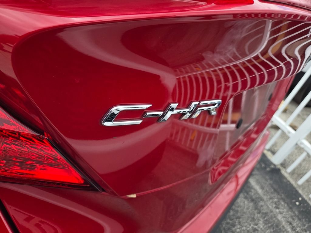 Used 2021 Toyota C-HR XLE FWD image 6