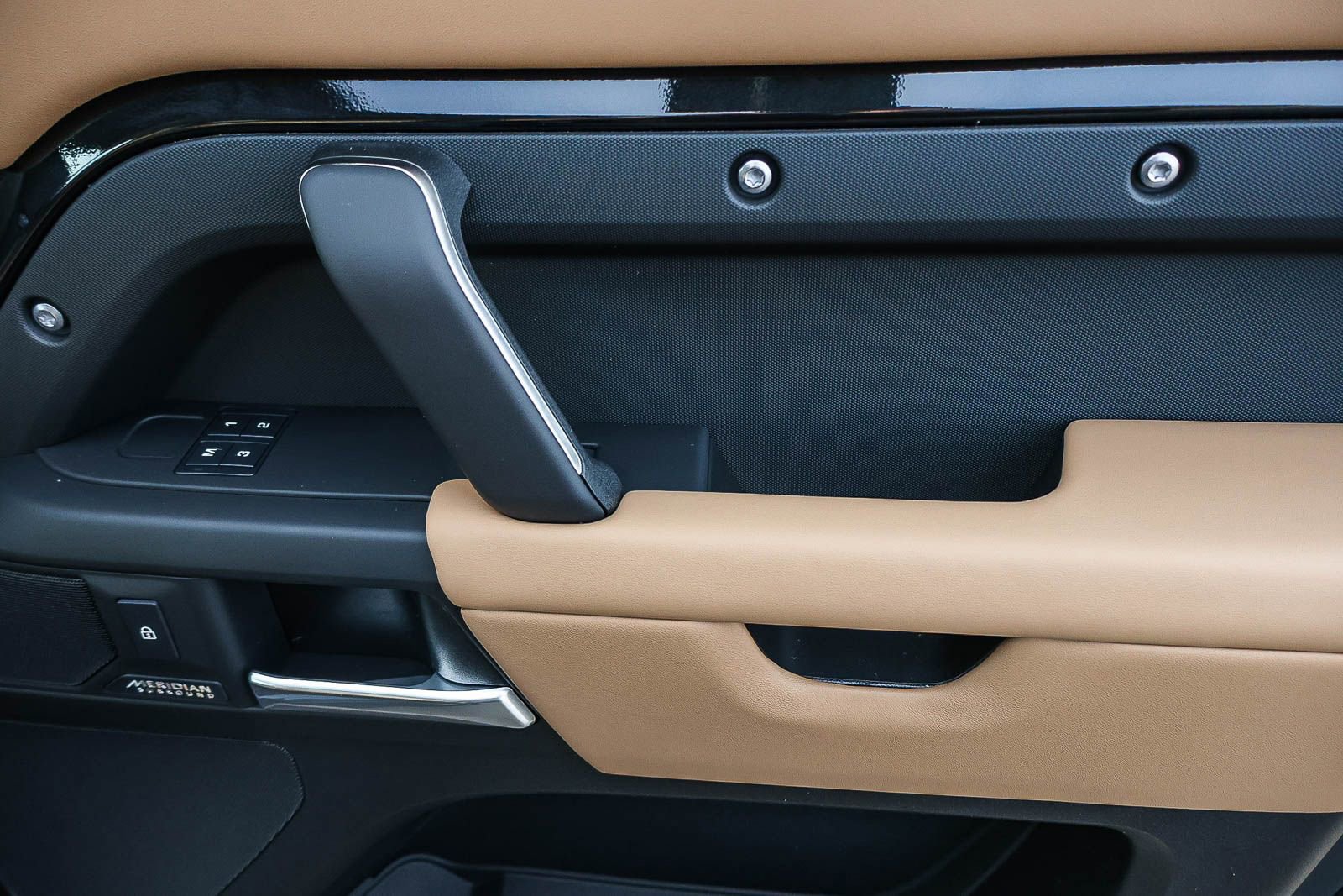 New 2026 Land Rover Defender 110 X-Dynamic SE image 19