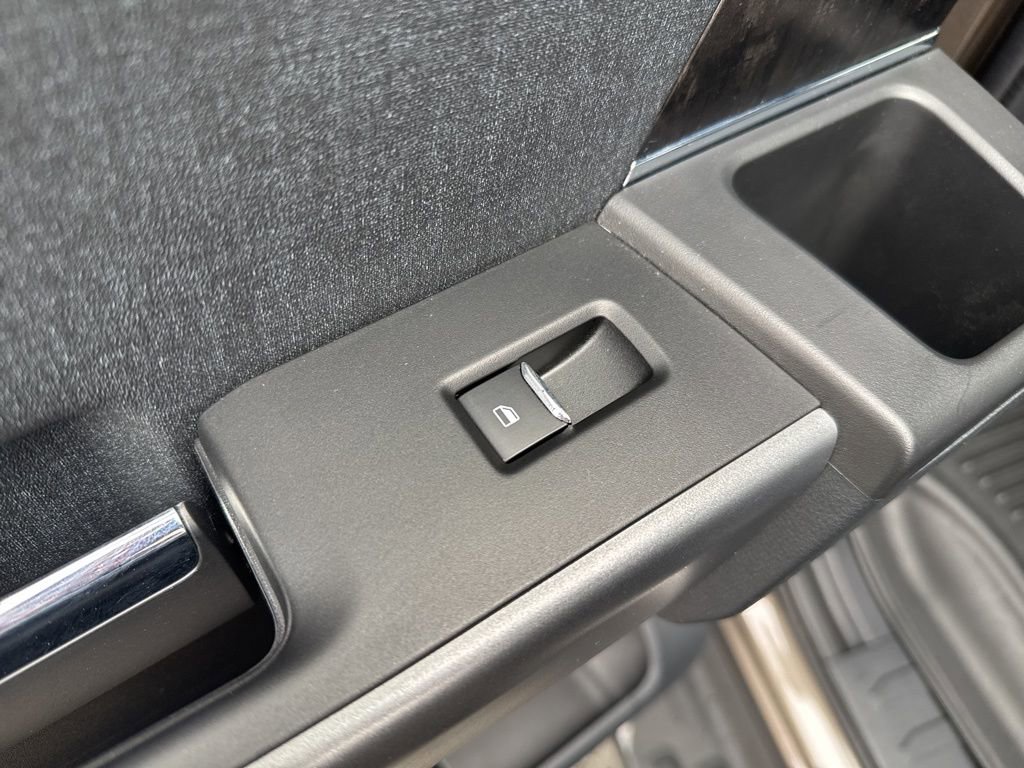 Used 2022 Ford F150 Lightning Lariat image 51