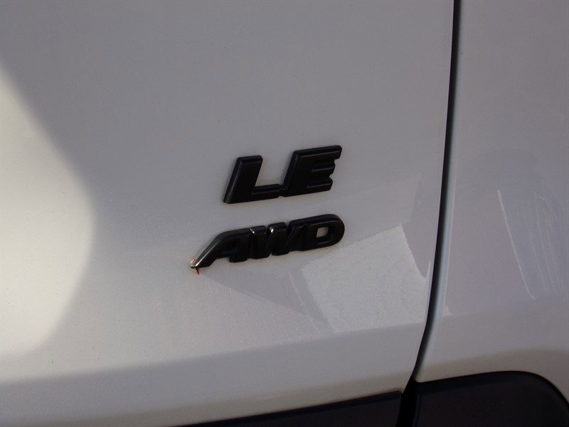 Used 2019 Toyota RAV4 LE AWD/4WD image 11