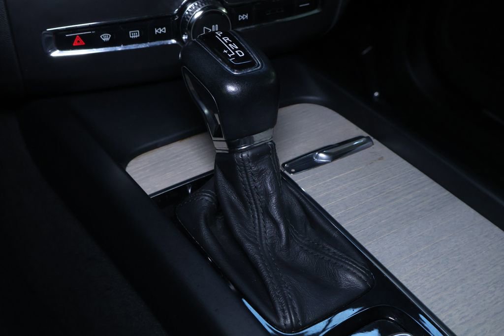 Used 2018 Volvo XC60 T6 Inscription w/ Convenience Package image 35