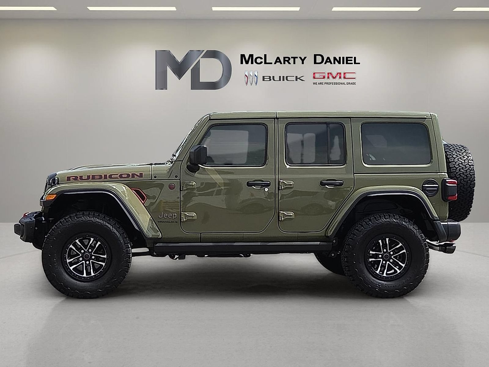 Used 2025 Jeep Wrangler Unlimited Rubicon AWD/4WD image 2