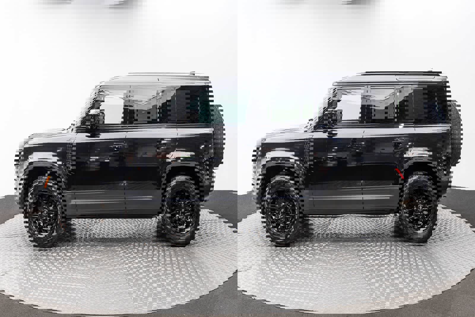 Used 2025 Land Rover Defender 110 S image 3