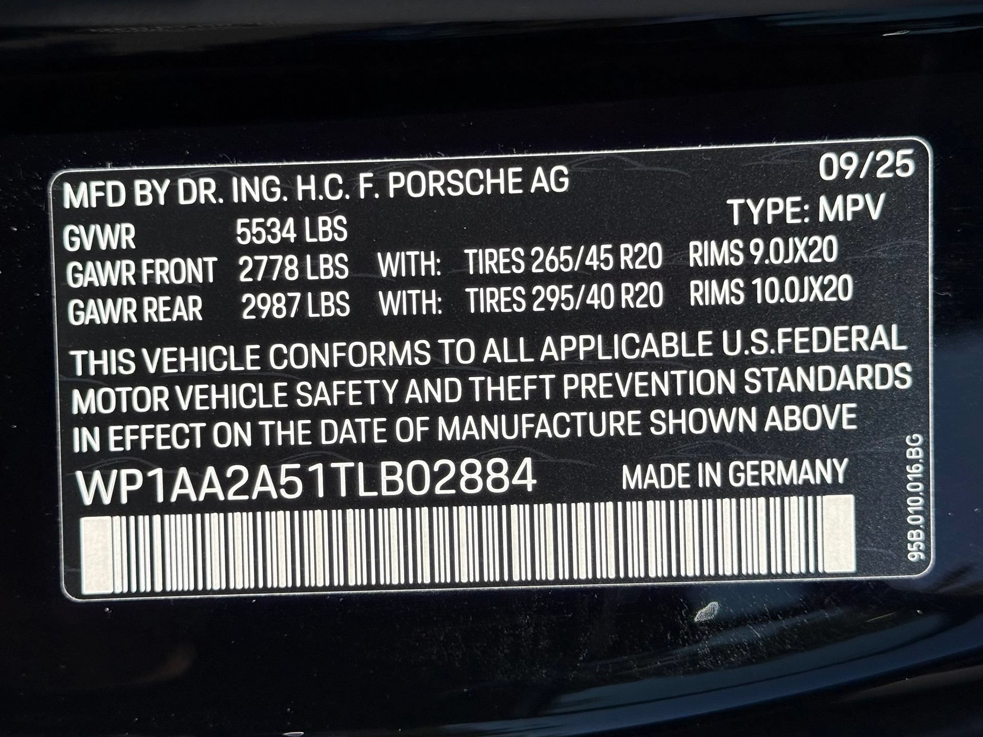 Used 2026 Porsche Macan AWD/4WD image 35