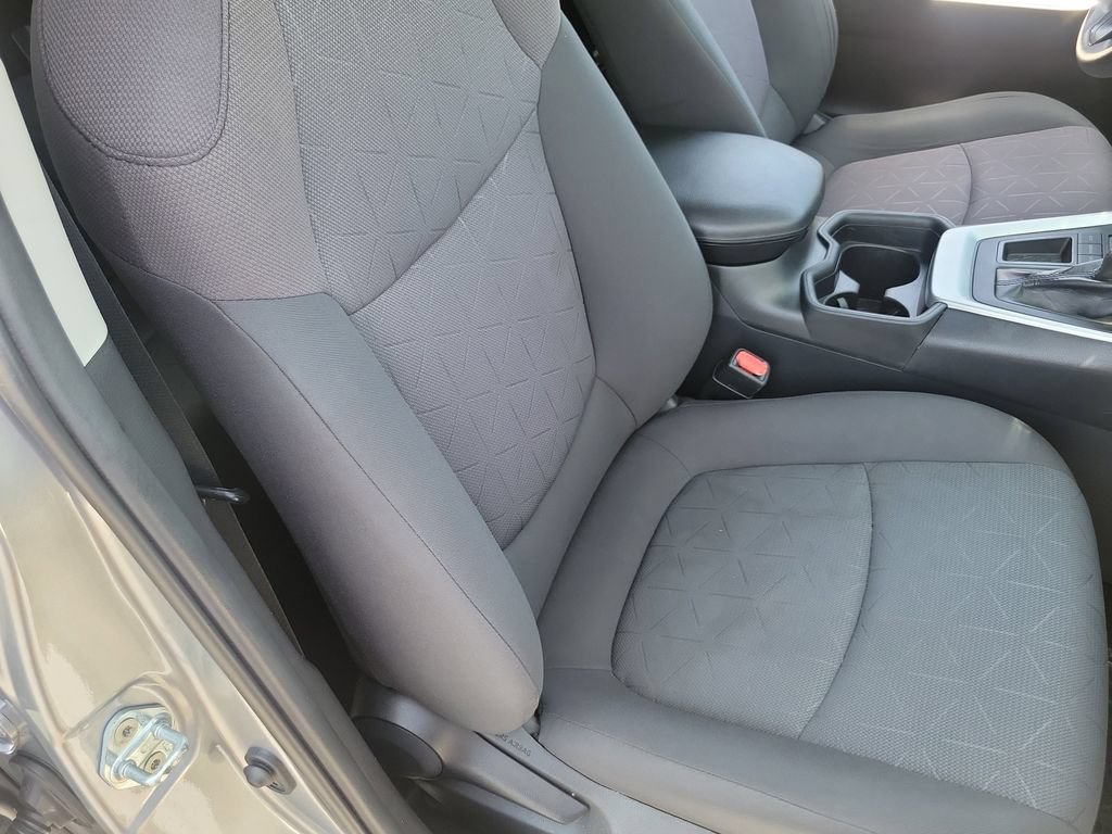 Used 2019 Toyota RAV4 XLE FWD image 25