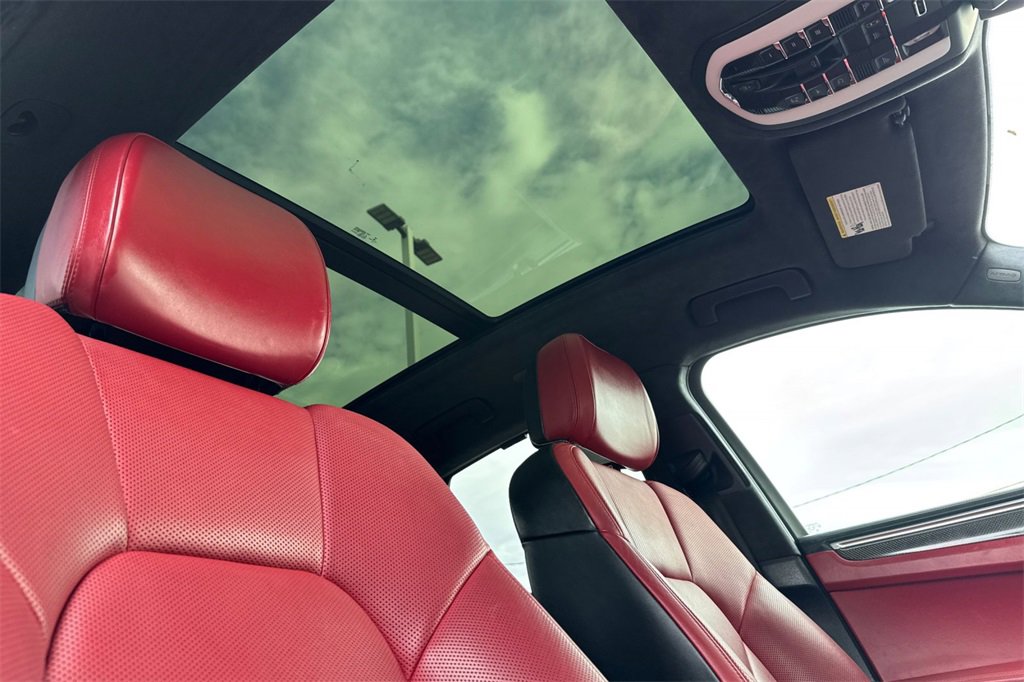 Used 2017 Porsche Macan Turbo image 15