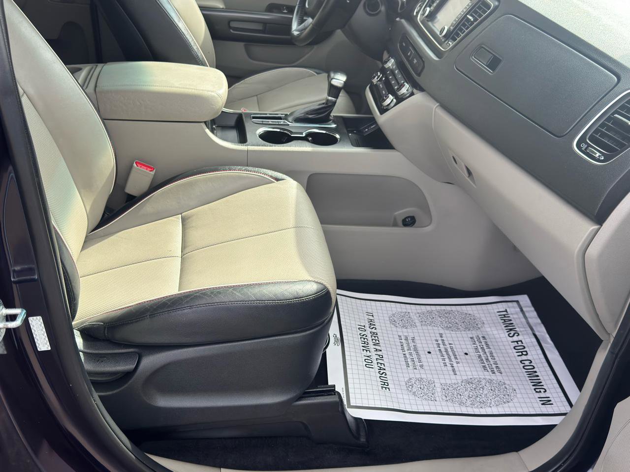 Used 2020 Kia Sedona EX image 36