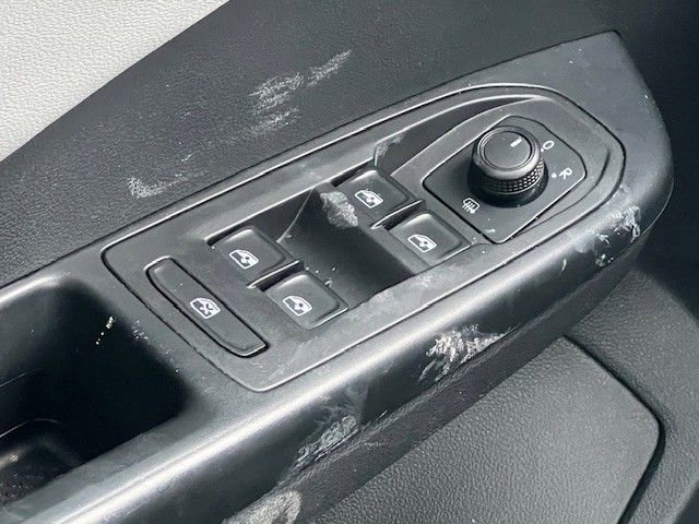 Used 2022 Volkswagen Taos SE image 32