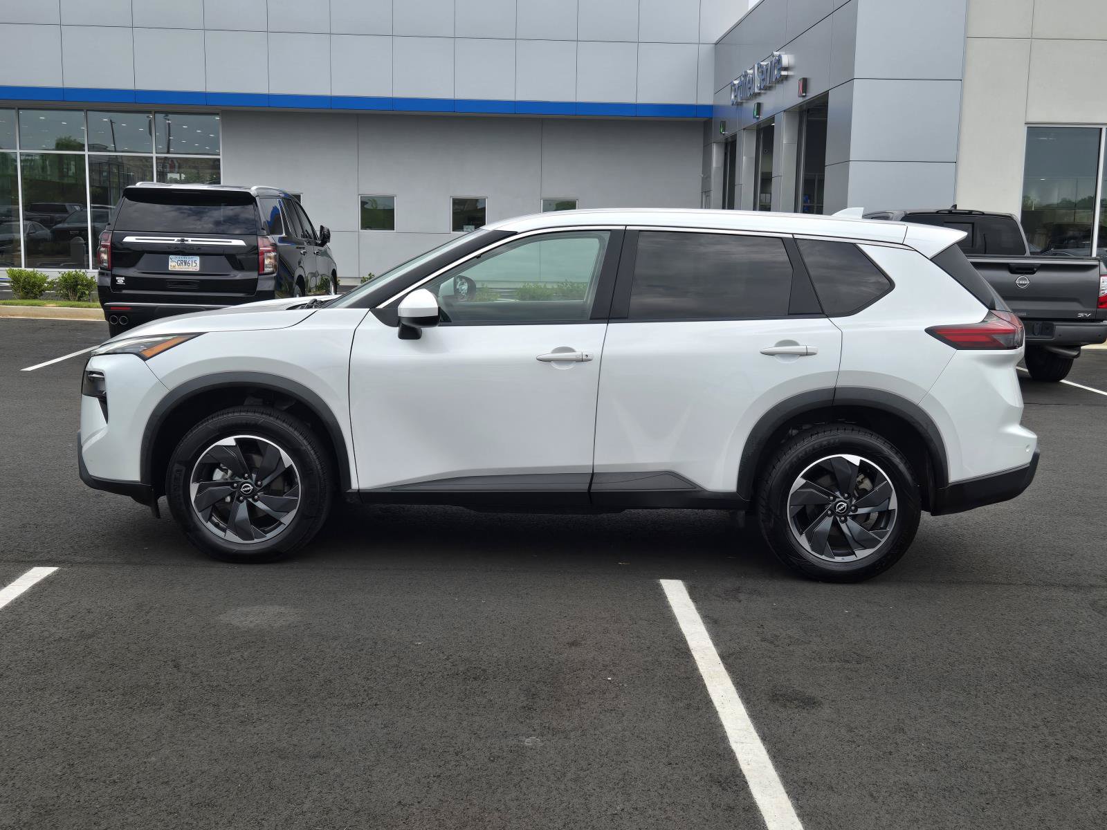 Used 2024 Nissan Rogue SV FWD image 14
