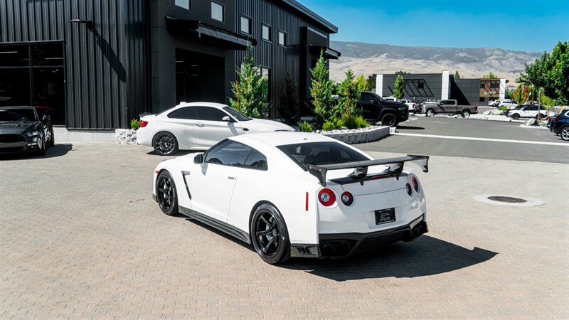 Used 2010 Nissan GT-R Premium AWD/4WD image 8