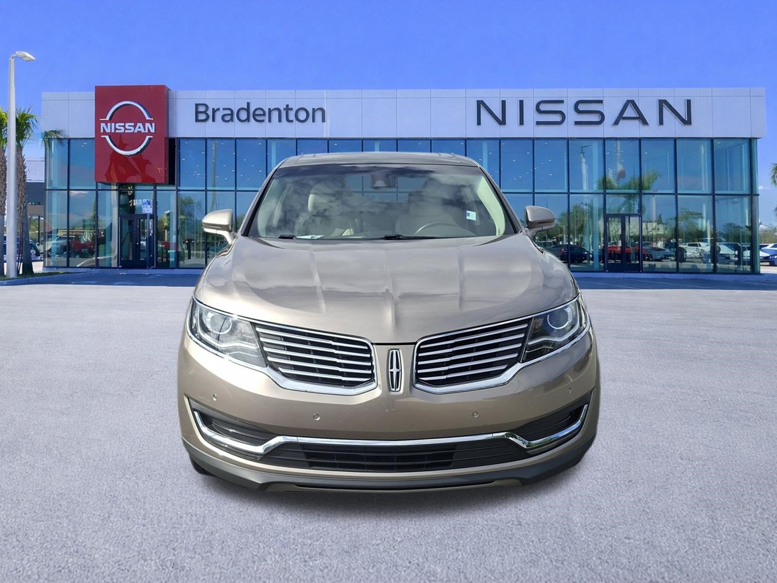Used 2018 Lincoln MKX Reserve w/ Driver Assistance Package FWD image 2