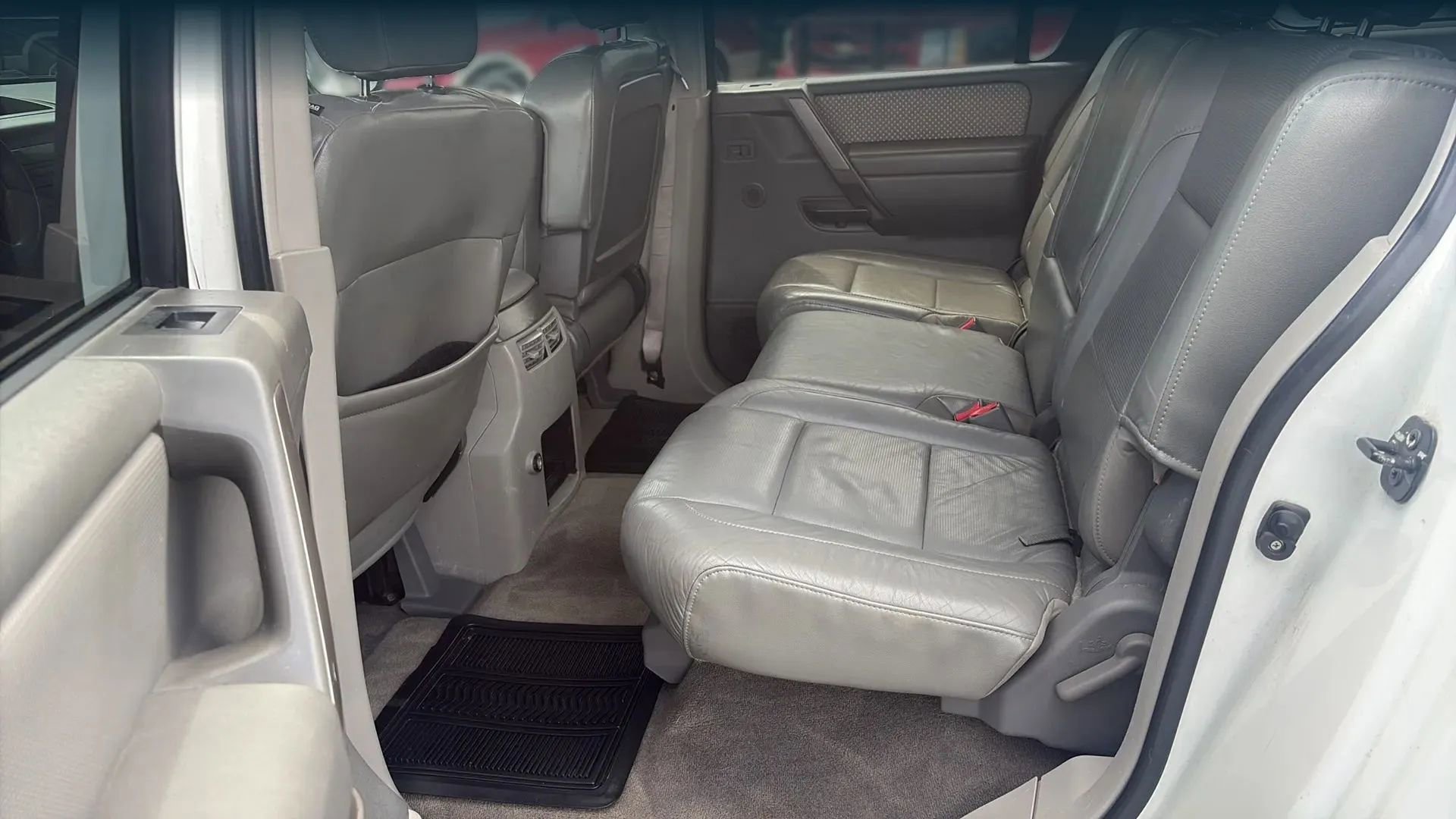 Used 2004 Nissan Armada SE w/ (SR1) Sunroof Pkg (SE) image 9