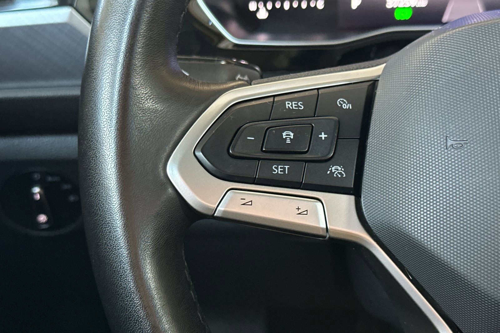 Used 2024 Volkswagen Jetta SE image 25