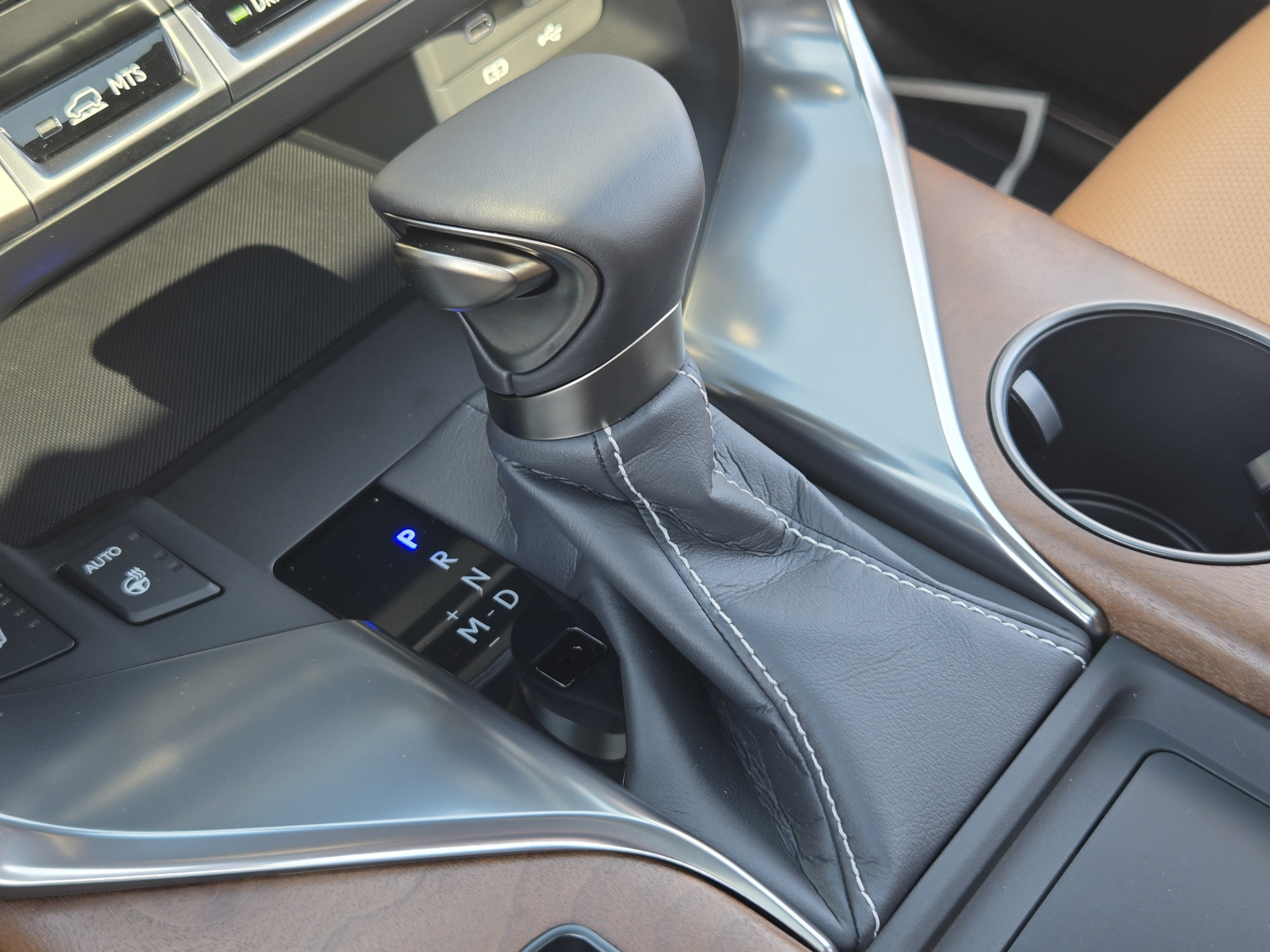 New 2026 Lexus LX 600 4WD w/ Luxury Package image 22