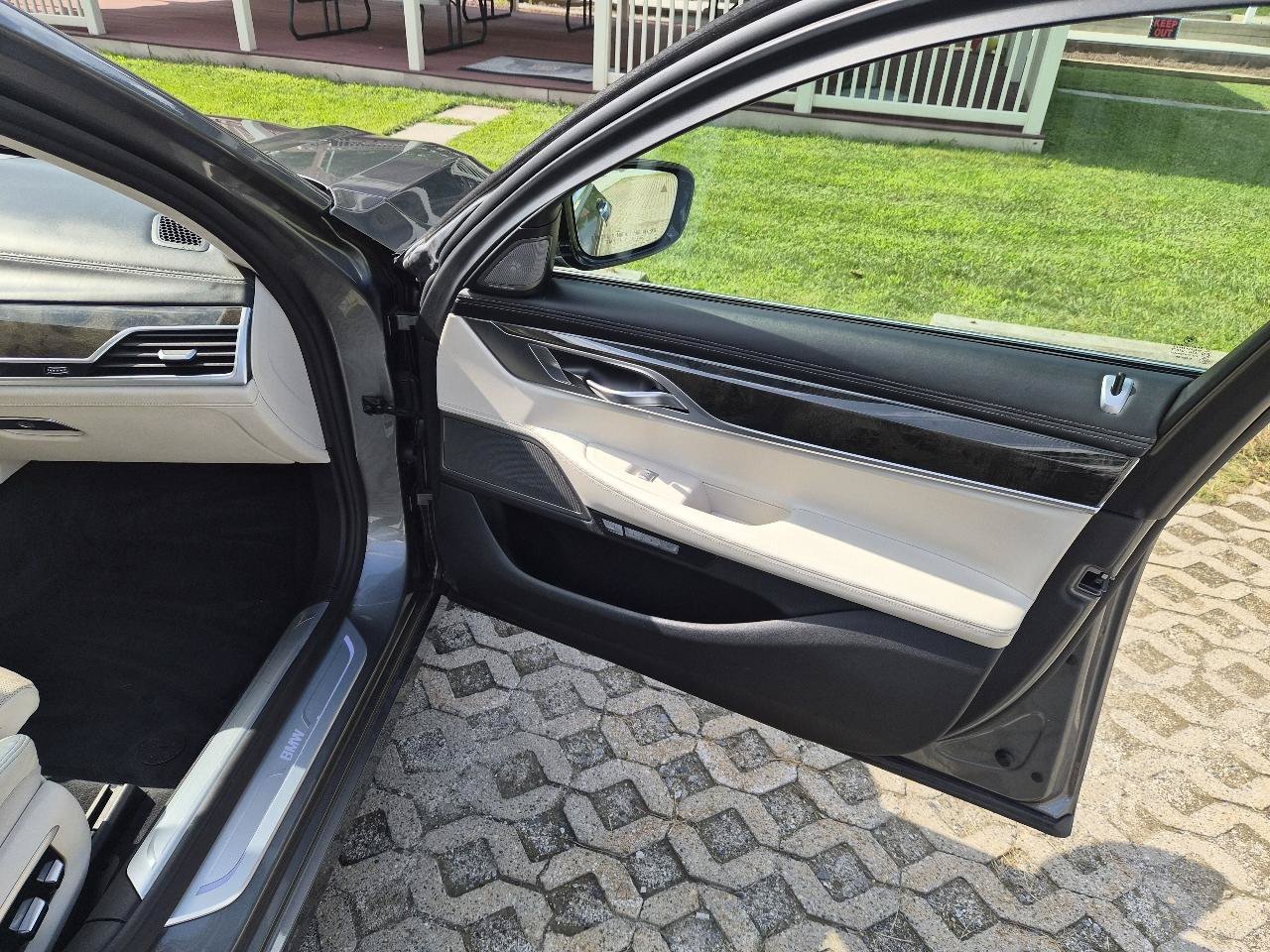 Used 2016 BMW 750i xDrive AWD/4WD image 19