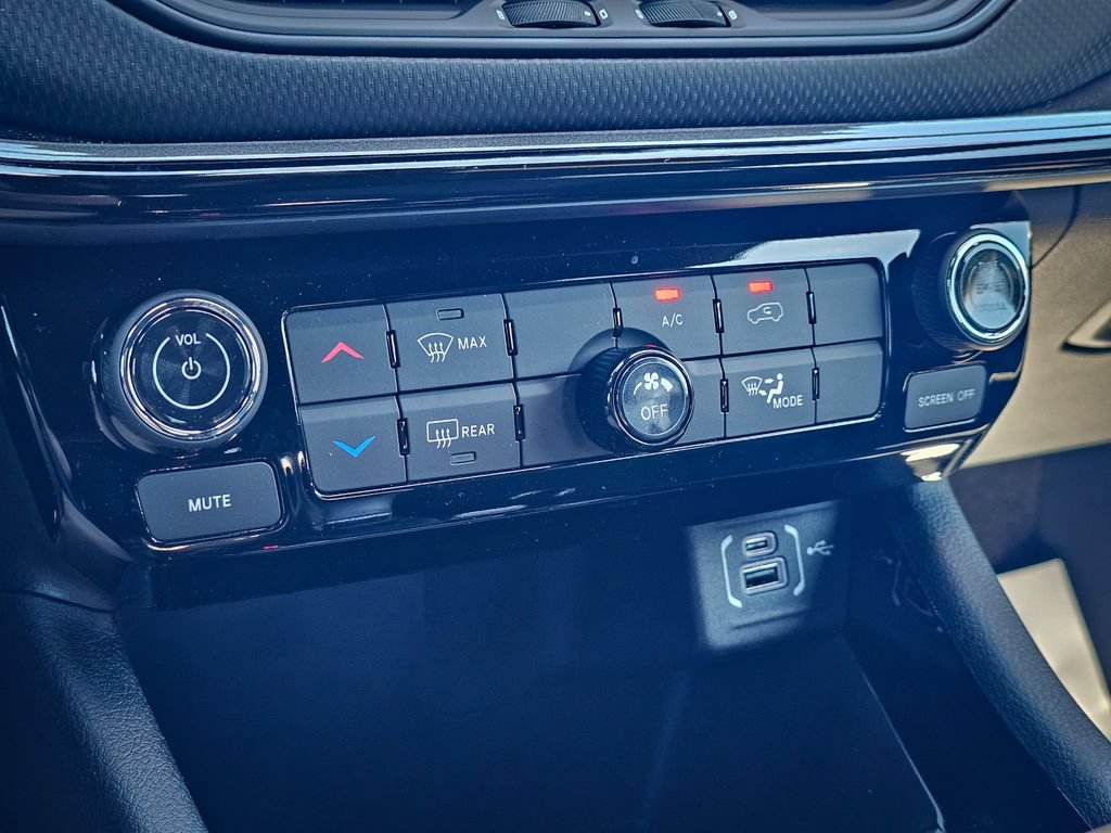 New 2026 Jeep Compass Latitude AWD/4WD image 23