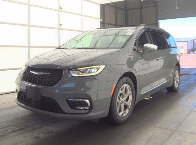 Used 2022 Chrysler Pacifica Limited image 2