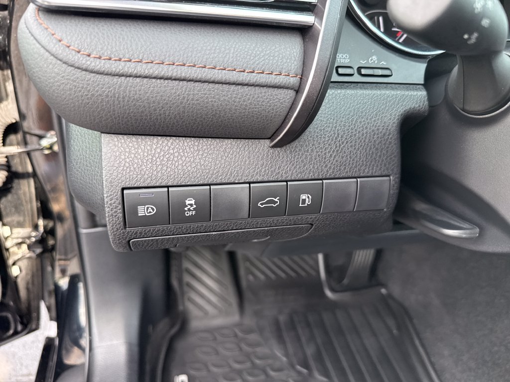Used 2018 Toyota Camry LE FWD image 15
