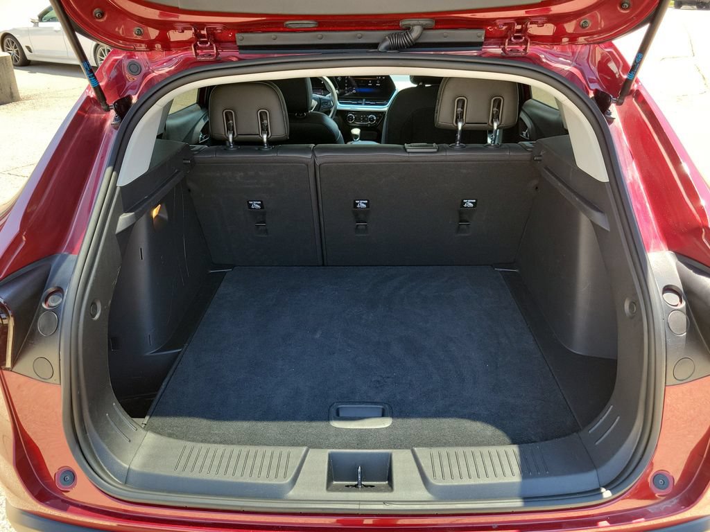 Used 2025 Chevrolet Trax LT FWD image 9