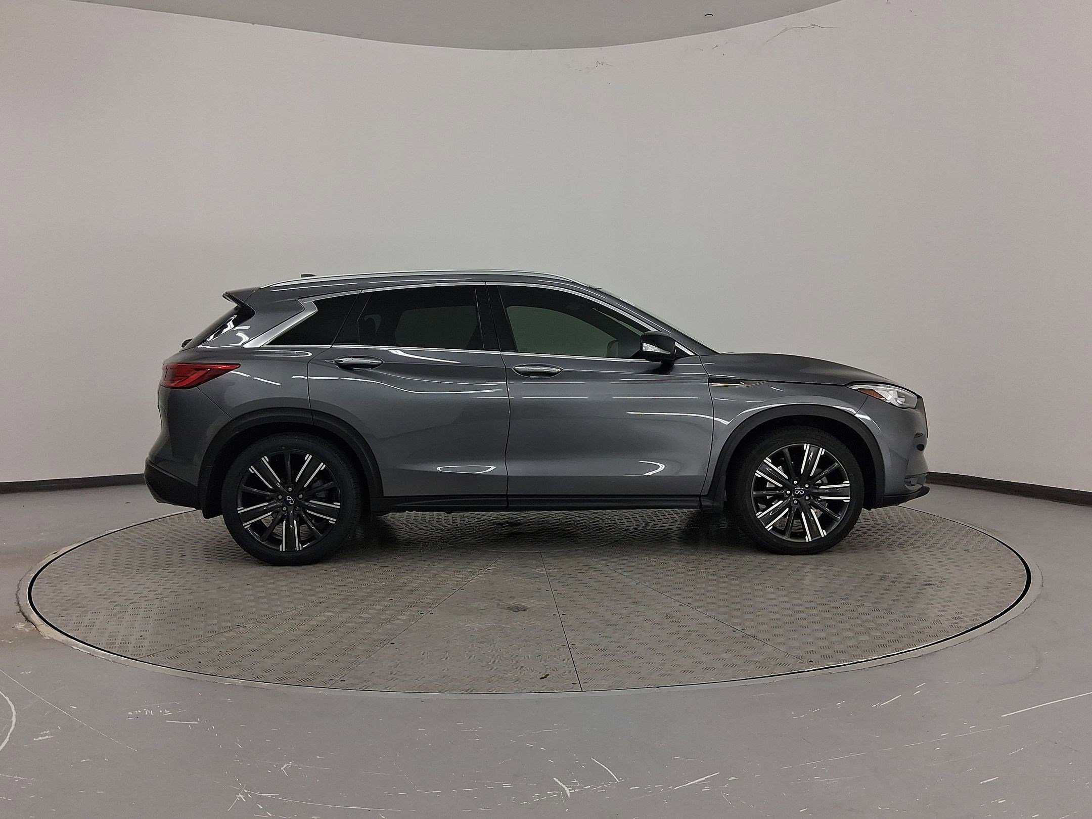 Used 2021 INFINITI QX50 Luxe w/ Appearance Package image 8