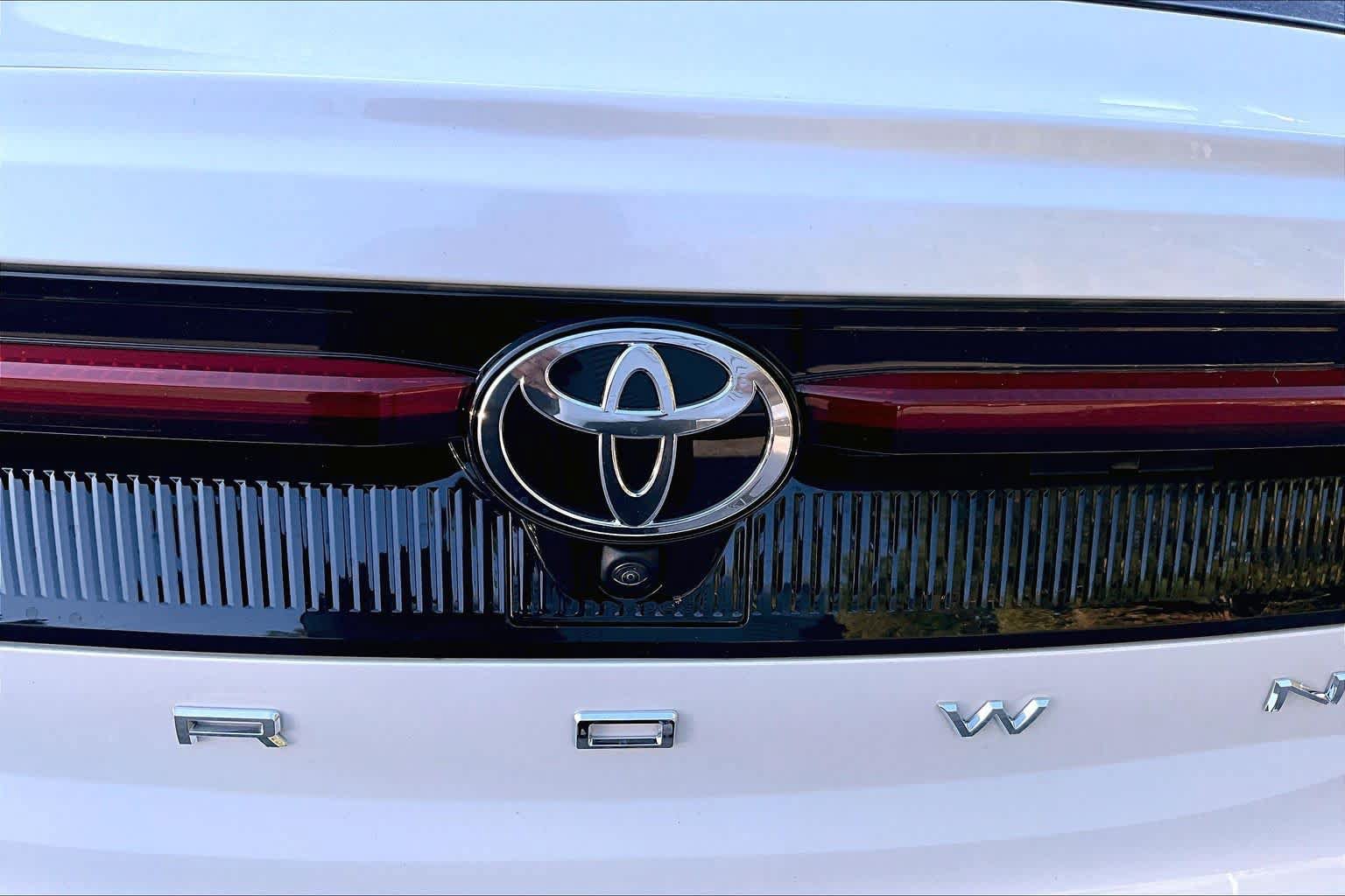 Used 2023 Toyota Crown AWD/4WD image 31