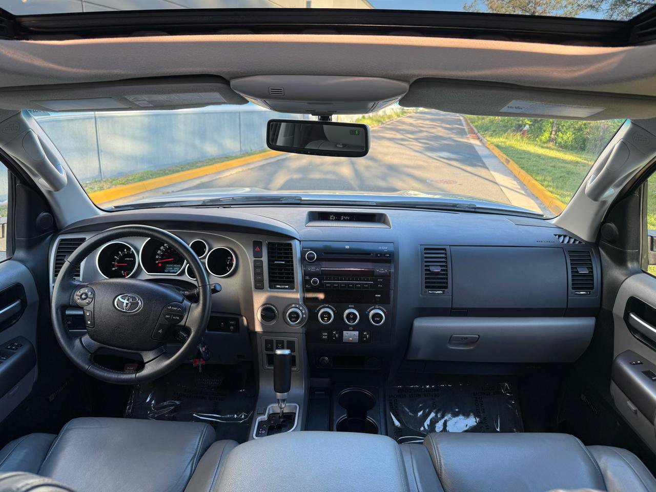 Used 2010 Toyota Sequoia Limited AWD/4WD image 36