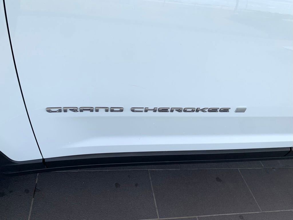 Used 2022 Jeep Grand Cherokee L Limited AWD/4WD image 10