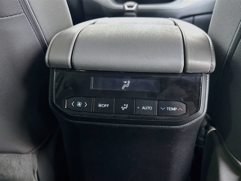 Used 2023 Toyota Highlander LE FWD image 23