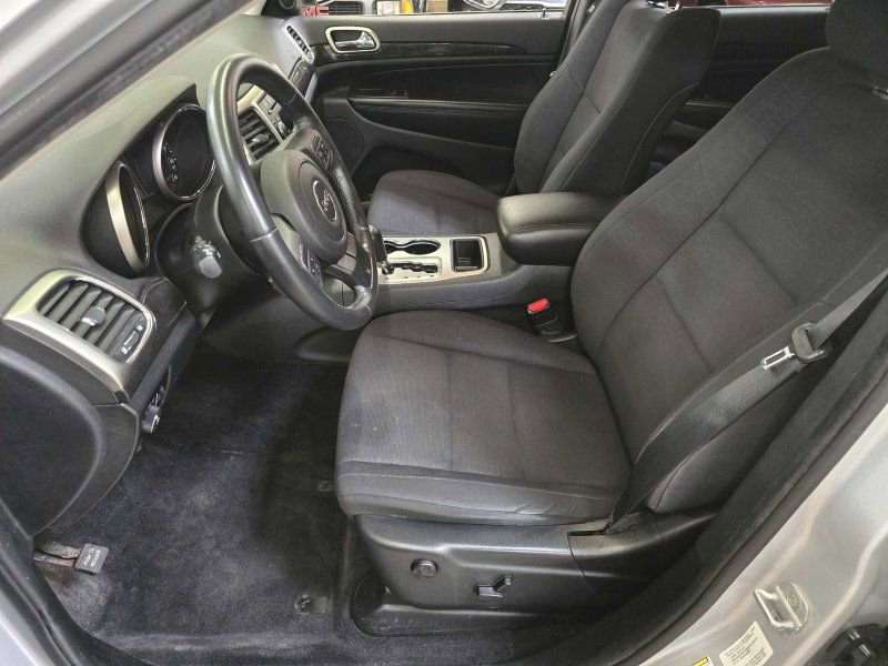 Used 2011 Jeep Grand Cherokee Laredo AWD/4WD image 6