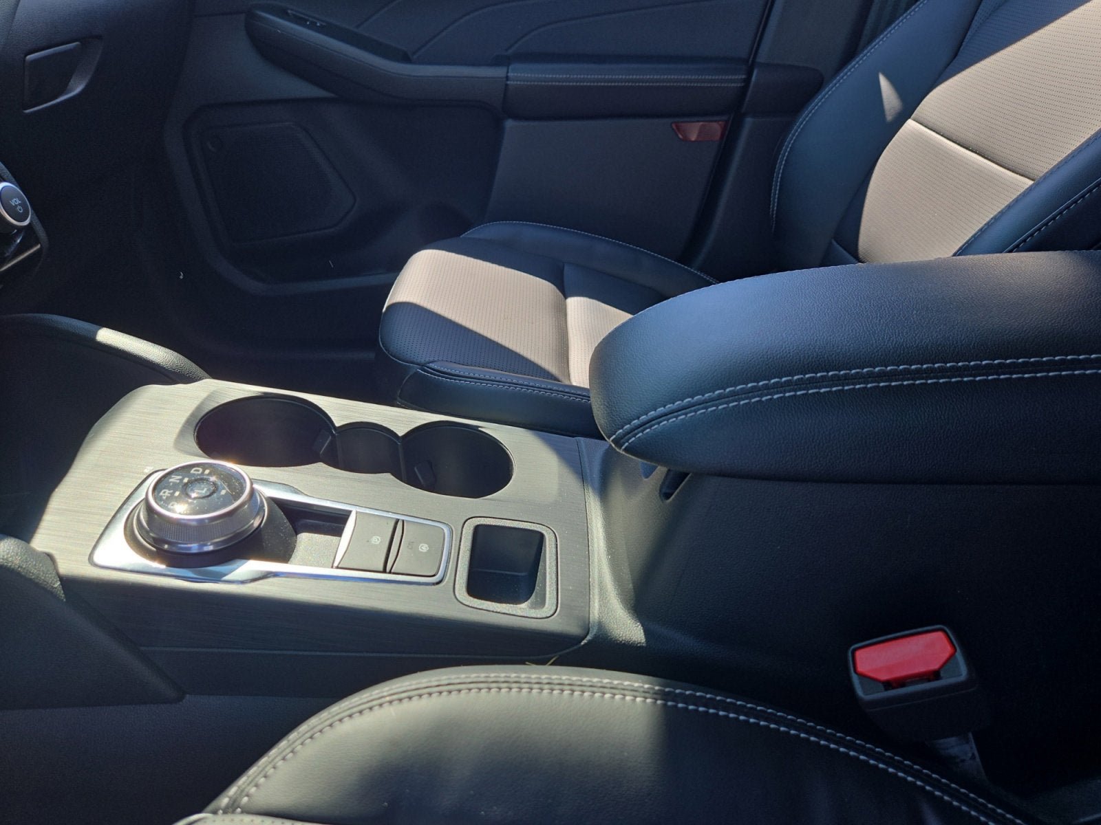 Used 2023 Ford Escape Platinum AWD/4WD image 22