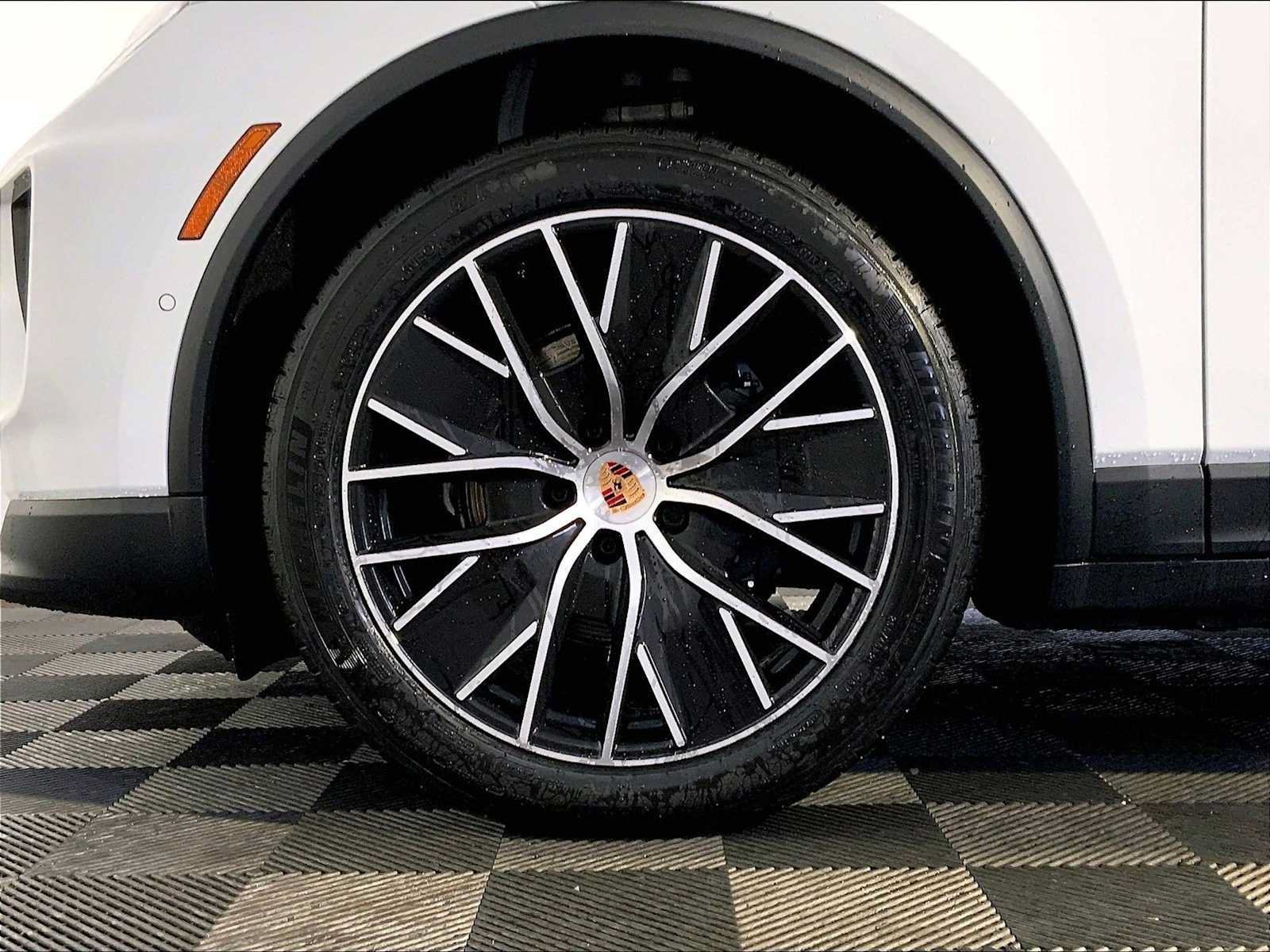 New 2026 Porsche Macan 4 Electric AWD/4WD image 11