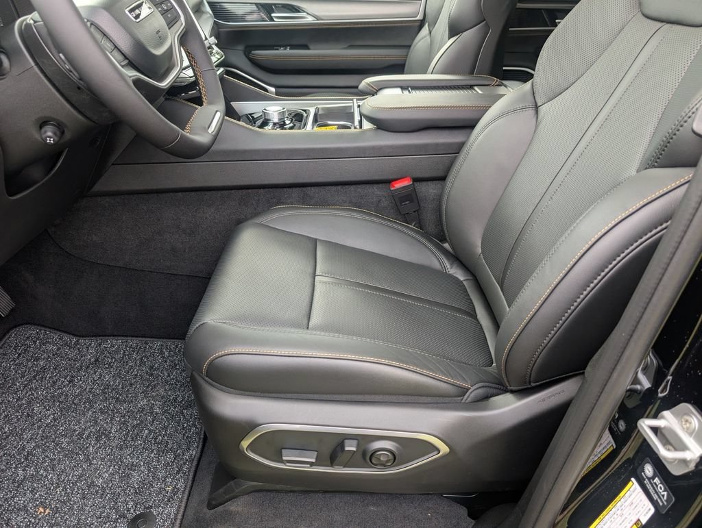 New 2026 Jeep Grand Wagoneer L 4WD image 12