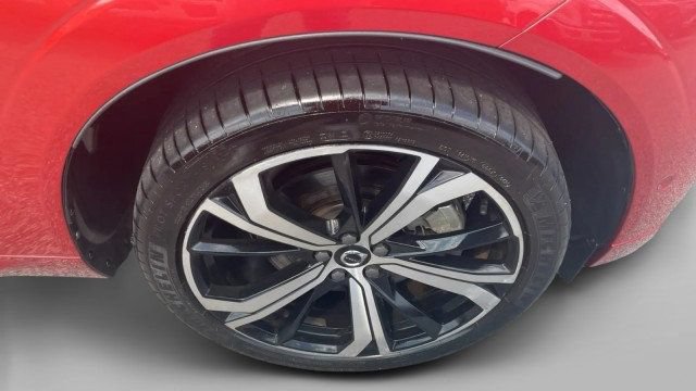 Used 2022 Volvo XC60 T8 R-Design w/ Advanced Package AWD/4WD image 5