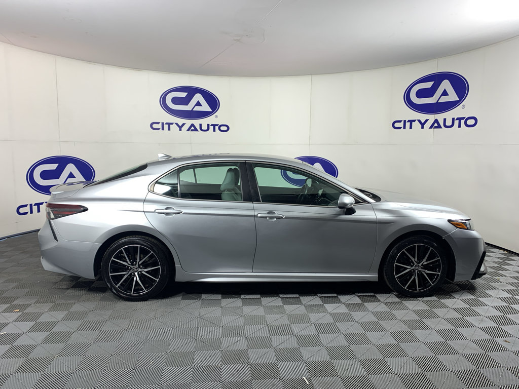 Used 2021 Toyota Camry SE FWD image 2