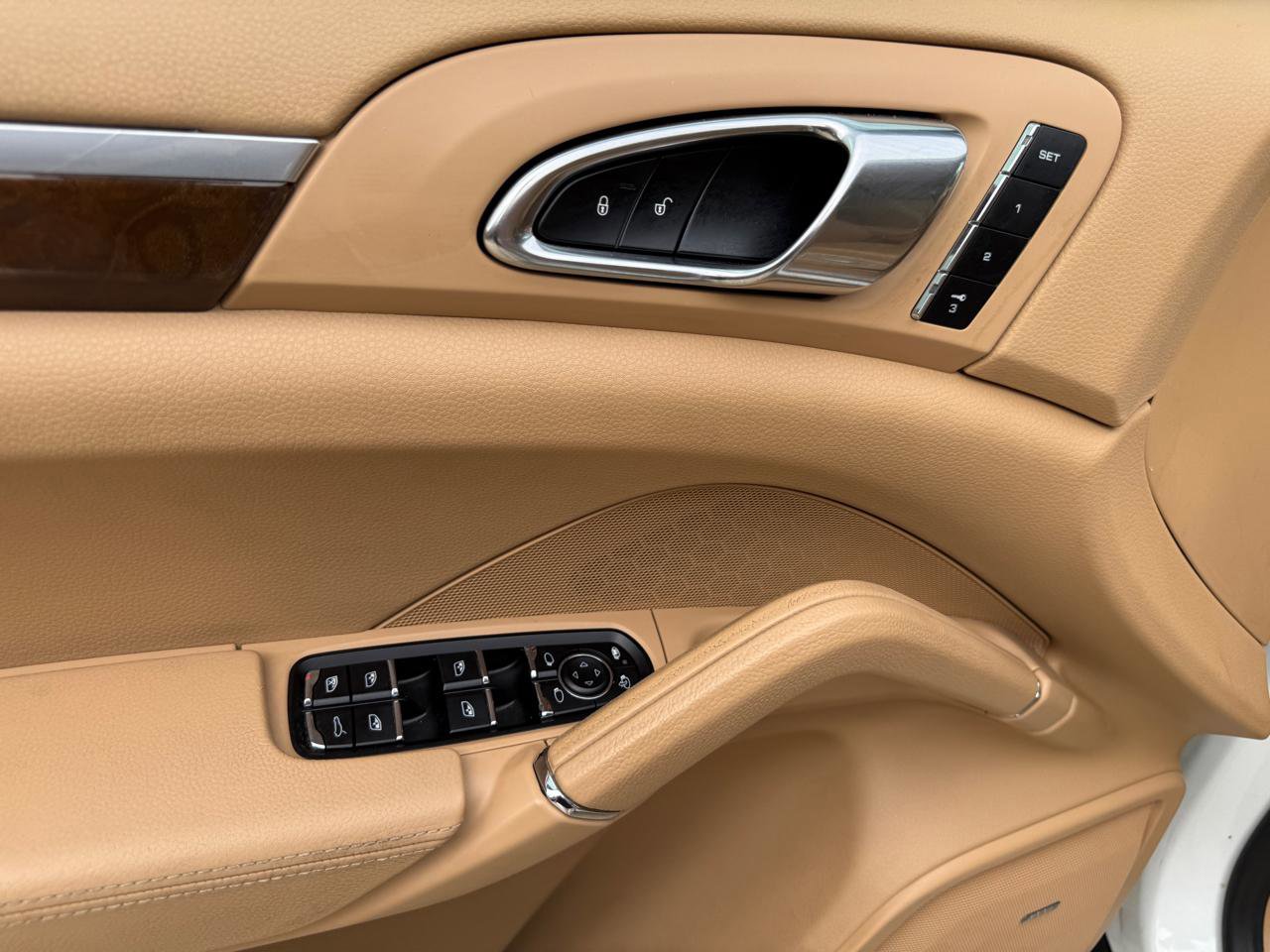 Used 2014 Porsche Cayenne S AWD/4WD image 11