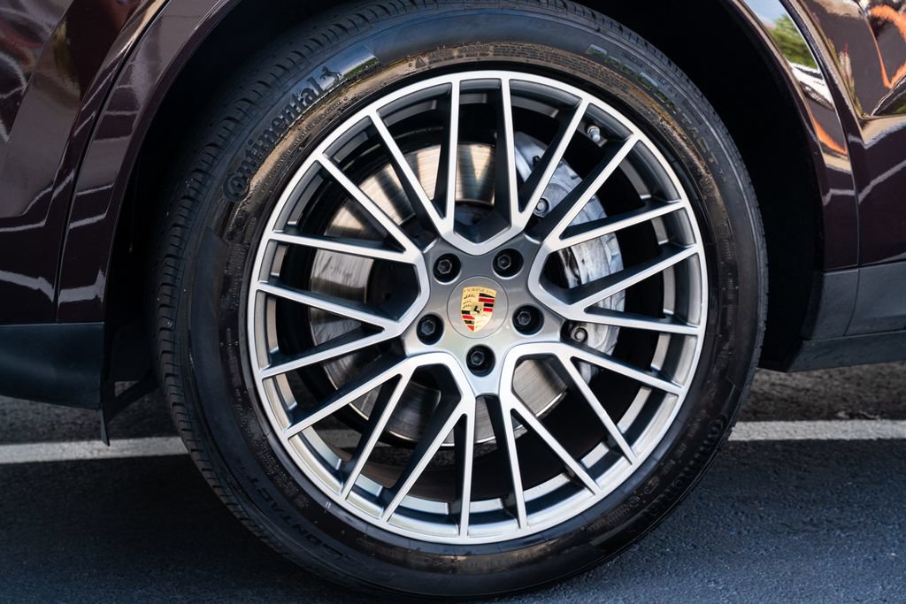 Used 2023 Porsche Cayenne Platinum Edition AWD/4WD image 23